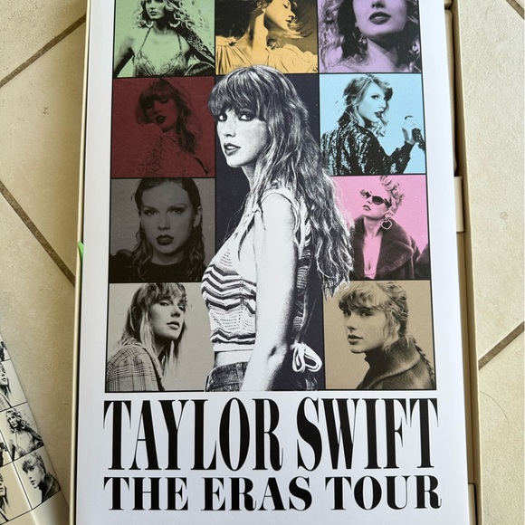 Taylor Swift Eras Tour VIP box tote pin posters postcards lanyard
Houston date - Picture 3 of 8